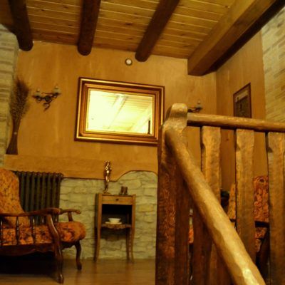 Escaleras que nos llevan a las acogedores habitaciones de la casa 