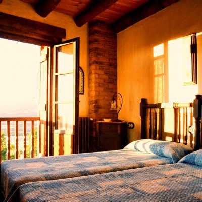 Habitación doble con vistas al Pirineo y baño propio