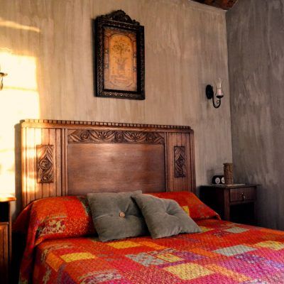 Habitación con cama de matrimonio, preciosas vistas al Pirineo y baño propio
