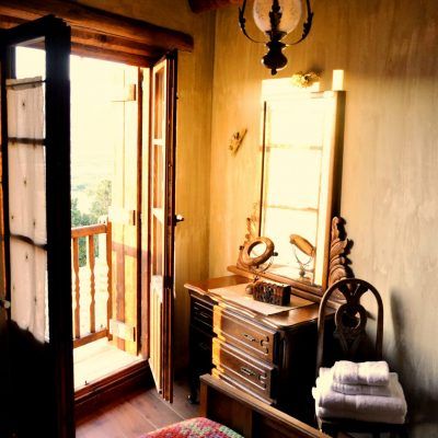 Habitación con cama de matrimonio, preciosas vistas al Pirineo y baño propio
